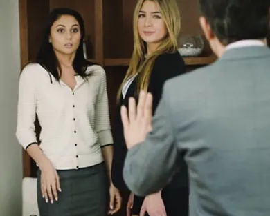 Смотреть порно: Нежная крошка готова даже на секс с боссом ради повышения в должности