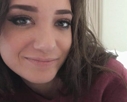 Смотреть порно: Сразу после прогулки чувак выебал сексуальную подружку в отеле от первого лица