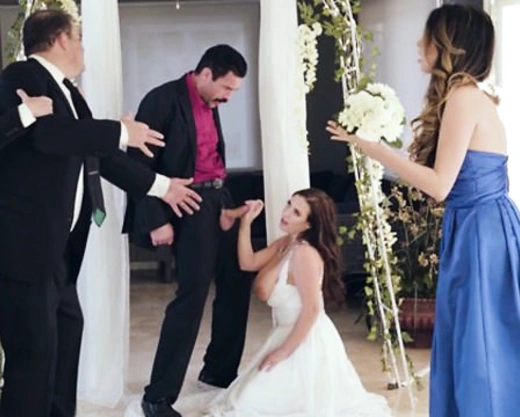 Смотреть порно: Блядоватая невеста изменила мужу прямо во время свадебной церемонии