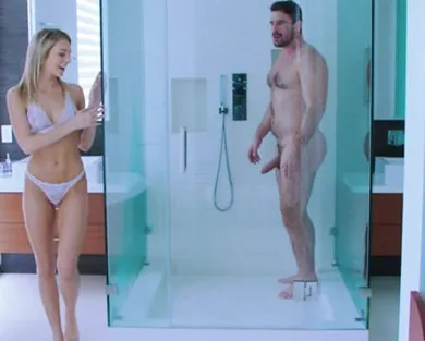 Смотреть порно: Молодая деваха дает ебать в анал зрелому мужчине с большим членом