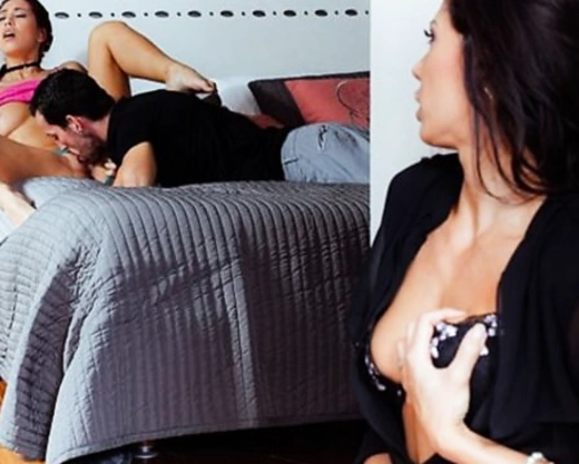 Смотреть порно: Молодая студентка трахается с семьей сексуальных нимфоманов