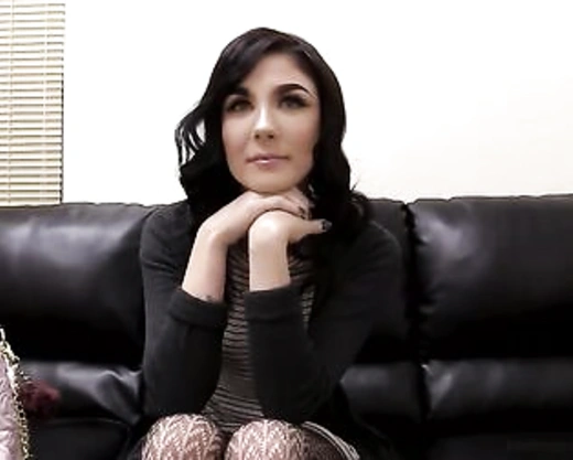 Смотреть порно: Порно кастинг с аналом и секс перед камерой в тесной комнатушке