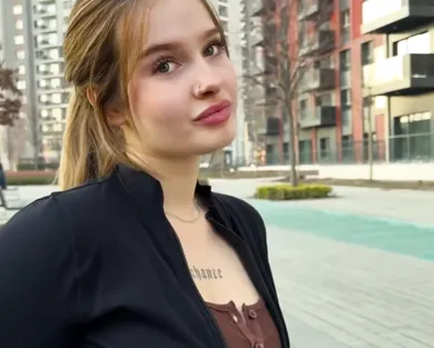 Смотреть порно: Как соблазнить русскую милашку на секс?