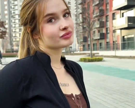 Смотреть порно: Как соблазнить русскую милашку на секс?