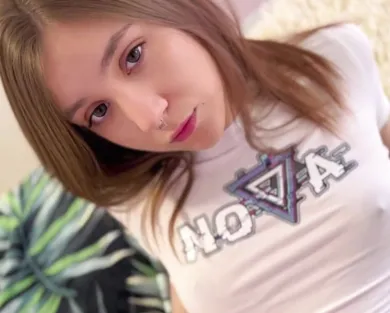 Смотреть порно: Русская девушка платит за квартиру идеальным способом