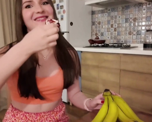 Смотреть порно: Обычный вечер закончился не только десертом но и сексом