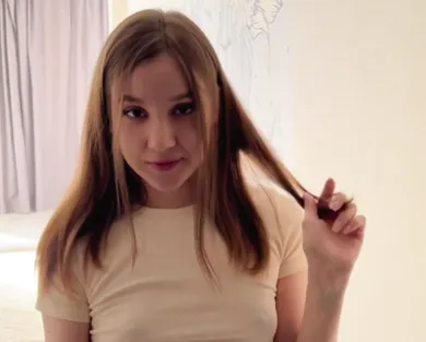 Смотреть порно: Решил зайти в гости к подруге и получил не только сюрприз но и секс