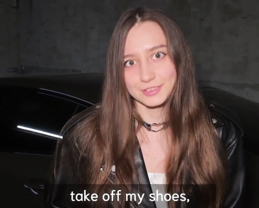 Смотреть порно: Выпившая русская девушка дала парковщику!