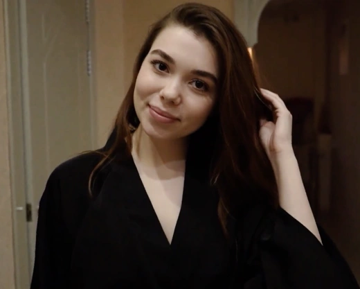 Смотреть порно: Поставил подруге Винду - за одно трахнул по делу