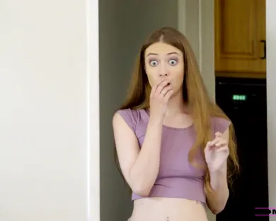 Смотреть порно: Парень трахал мамку девушки, но она случайно спалила