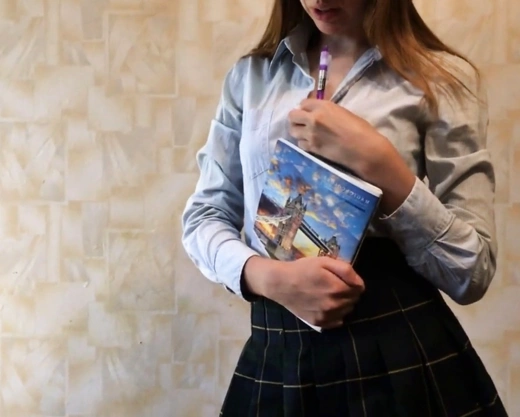 Смотреть порно: Зашла к преподу на пересдачу, а он предложил раздеться и показать киску