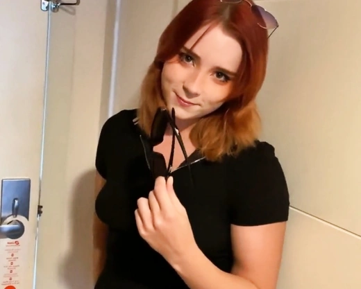 Смотреть порно: Придумала повод, чтобы возбудить незнакомца и заняться с ним сексом