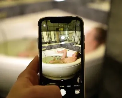 Смотреть порно: Сводный брат услышал стоны и записал на телефон мастурбацию сестры