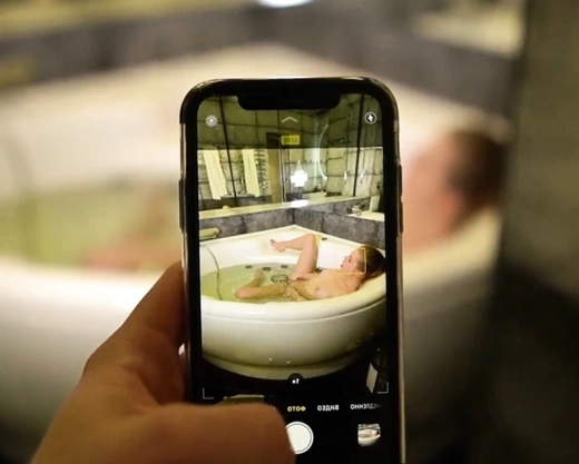 Смотреть порно: Сводный брат услышал стоны и записал на телефон мастурбацию сестры