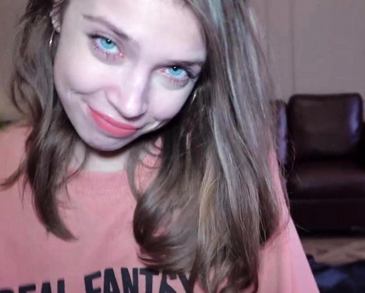 Смотреть порно: Сосед спас красотку и ей пришлось расплатится сексом!