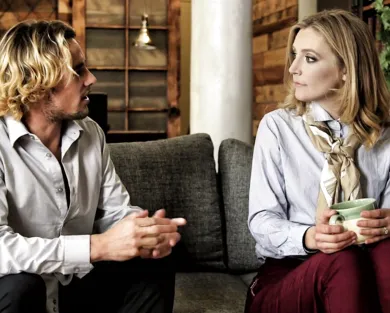 Смотреть порно: Угостил чаем зрелую соседку и довёл её до оргазма!