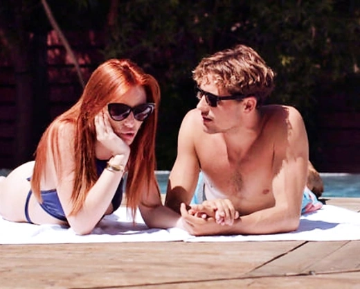 Смотреть порно: Молодой красавчик трахает рыжую малышку после долгого расставания