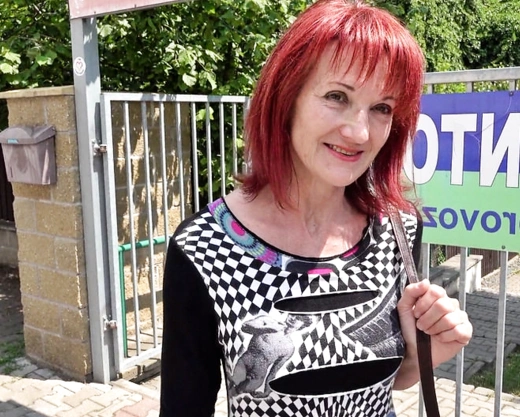 Смотреть порно: Рыжая женщина из Праги согласилась на трах с незнакомцем