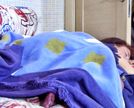 Смотреть порно: Анал со спящей русской женщиной за 40 с большой зрелой жопой