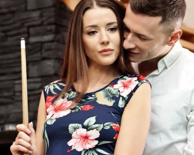 Смотреть порно: Шикарная русская малышка играет с парнем в бильярд и занимается красивым сексом