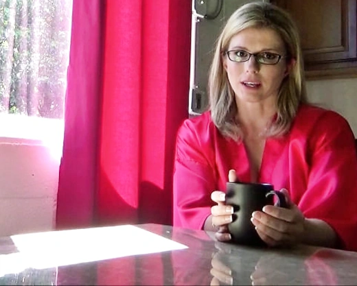 Смотреть порно: Возбуждающая мачеха даёт пасынку шликать себя - главное чтобы отец не узнал