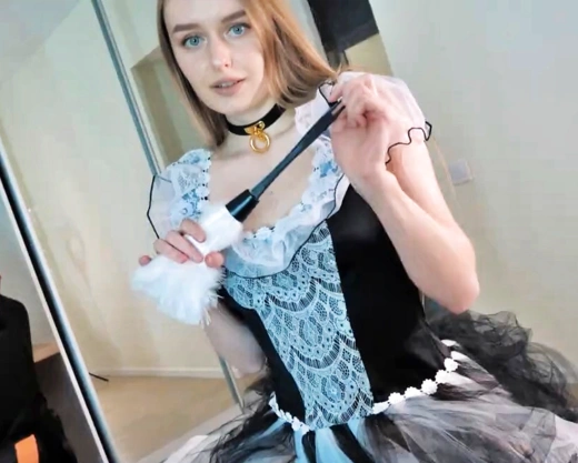 Смотреть порно: Сделала уборку в квартире и заслужила потрогать член отчима