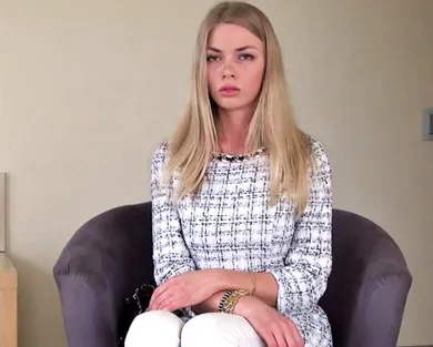 Смотреть порно: Вудман у себя на кастинге трахнул в анал молодую мамочку без мужа