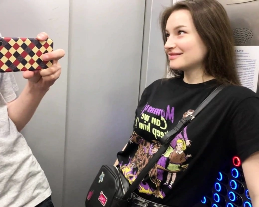 Смотреть порно: Предложил поджружке отсосать в подъезде и она не отказалась