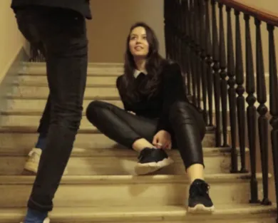 Смотреть порно: Выебал милую девушку сначало в подъезде, а потом дотрахал дома