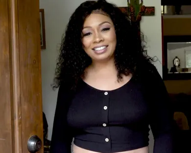 Смотреть порно: Зашел в гости к зрелой мулатке и проверил её волосатую киску на прочность