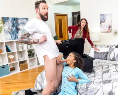 Смотреть порно: Захотелось белого члена и горячего секса с зрелым мужчиной