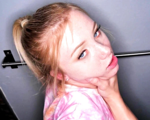 Смотреть порно: Брат застукал сестру на мастурбации и трахнул