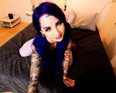 Смотреть порно: Подруга сестры сама трогает за член и хочет чтобы я ее трахнул