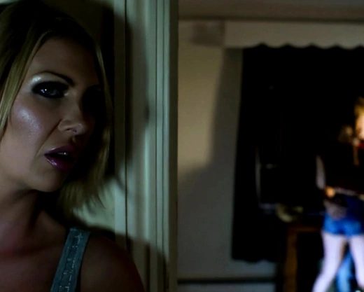 Смотреть порно: Мачеха помогла молоденькой падчерице трахнуть ее парня, раз уж он пришел в гости