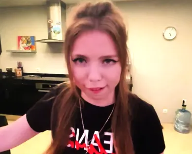 Смотреть порно: Пьяная русская девушка друга сама напросилась на измену парню