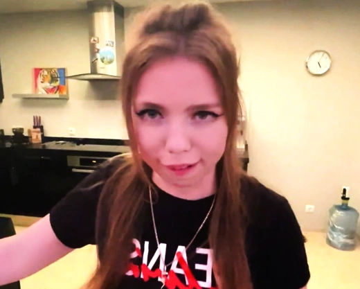 Смотреть порно: Пьяная русская девушка друга сама напросилась на измену парню