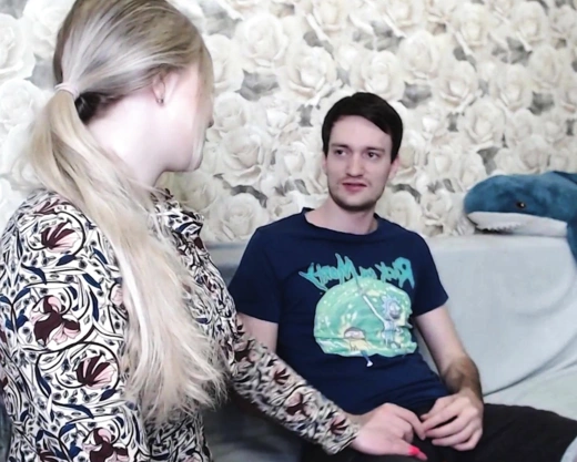 Смотреть порно: Сестра предложила брату минет и он не смог отказать