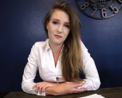 Смотреть порно: Молодая училка изменяет мужу с взрослым студентом-красавчиком