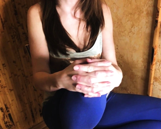 Смотреть порно: Спалил сестру, когда она смотрела порнушку и предложил секс