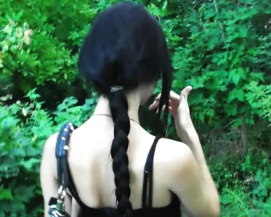 Смотреть порно: Прогулка с подругой закончилась минетом на природе со спермйо в рот