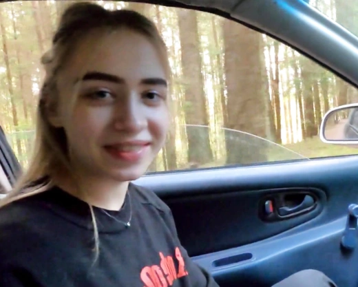 Смотреть порно: Молодая русская красотка села в машину к незнакомцу и занялась сексом