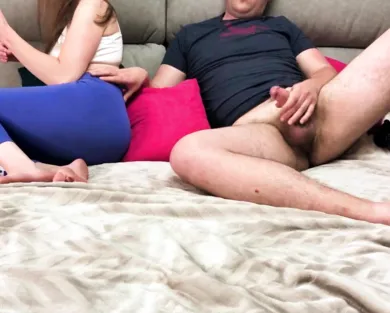 Смотреть порно: Захотелось подрочить член на сводную сестру - русское порно с разговорами