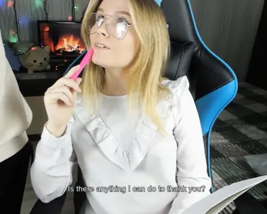 Смотреть порно: Студентка сосет одногруппнику за помощь у него на квартире