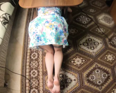 Смотреть порно: Сделала вид, что застряла во время уборки чтобы, муж сестры трахнул ее