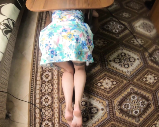 Смотреть порно: Сделала вид, что застряла во время уборки чтобы, муж сестры трахнул ее