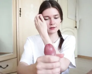 Смотреть порно: Помог своей девушке сладко кончить с оргазмом