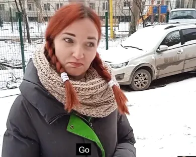 Смотреть порно: Предлодил рыжей девушке с косичками зайти в гости и она согласилась