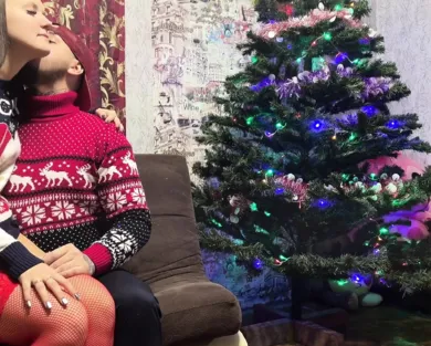 Смотреть порно: Решила подарить парню на НГ анал со спермой в рот