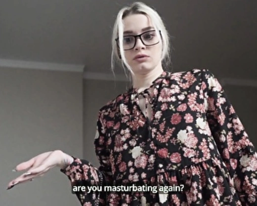 Смотреть порно: Ты опять дрочишь? Ты когда уже девушку найдешь? - Порно с разговорами с молодой русской мачехой