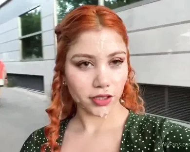 Смотреть порно: Приняла много густой спермы на лицо и спокойно пошла гулять центром города